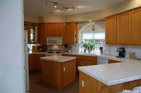 3555 Mono Pl, Davis, CA 95618 photo 2