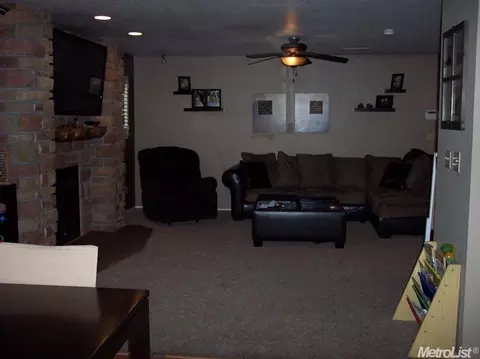 321 Stanislaus St, Lodi, CA 95240 photo 2