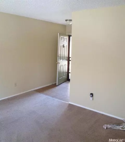473 Cherry Ln #J, Manteca, CA 95337 photo 3