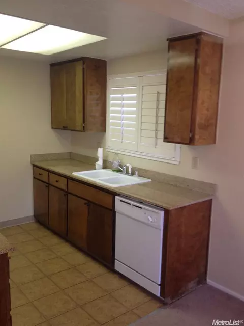 473 Cherry Ln #J, Manteca, CA 95337 photo 8