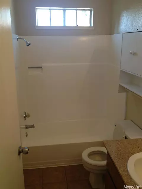 473 Cherry Ln #J, Manteca, CA 95337 photo 9