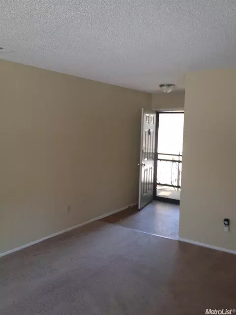 473 Cherry Ln #J, Manteca, CA 95337 photo 4