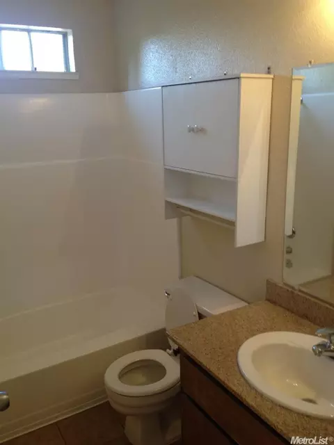 473 Cherry Ln #J, Manteca, CA 95337 photo 10
