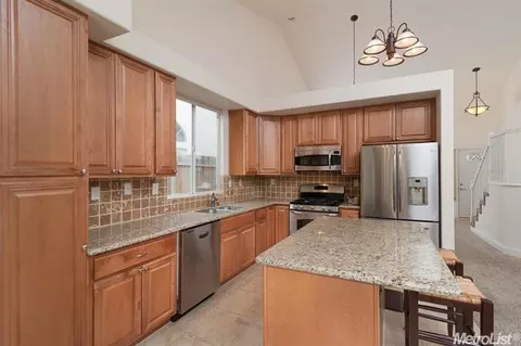 6427 Emerald Dr, Rocklin, CA 95677 photo 3
