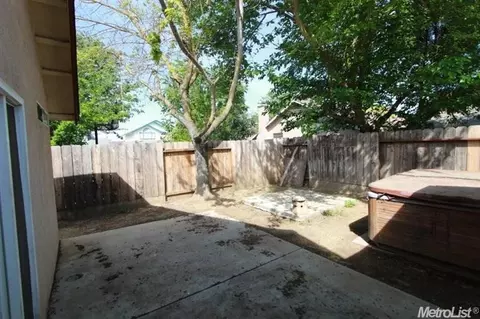 1609 Brookshire Ct, Modesto, CA 95358 photo 8