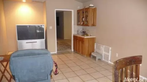 1205 Fruitridge Dr, Modesto, CA 95351 photo 4