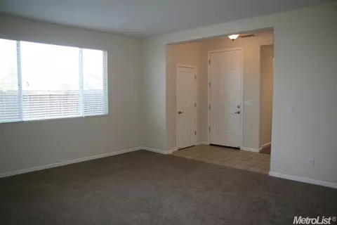 1087 Nello Way, Manteca, CA 95337 photo 2