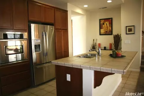 1087 Nello Way, Manteca, CA 95337 photo 4