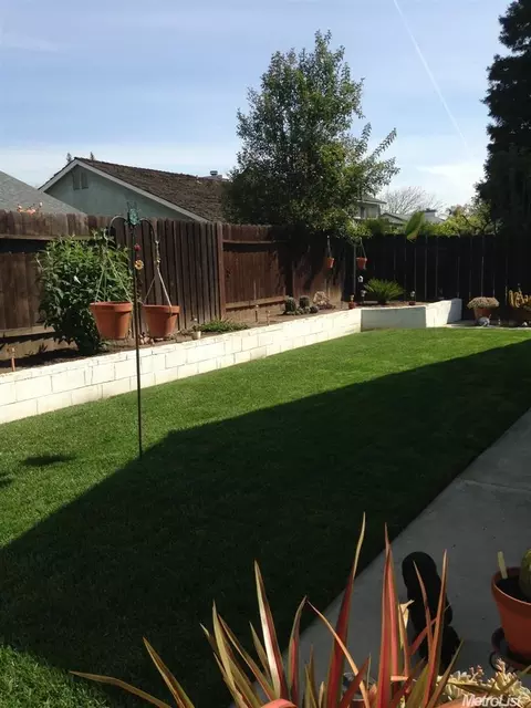 305 Cassidy Ct, Modesto, CA 95356 photo 8
