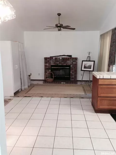 305 Cassidy Ct, Modesto, CA 95356 photo 6