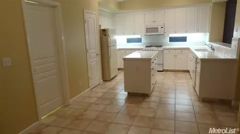 405 Meyenberg Ave, Ripon, CA 95366 photo 8