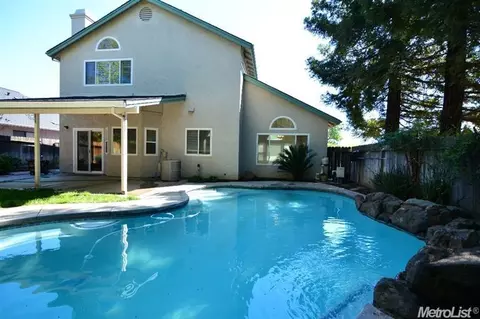 9434 Soaring Oaks Dr, Elk Grove, CA 95758 photo 3