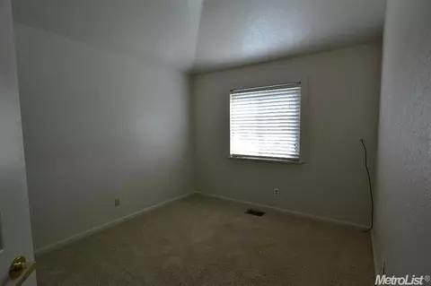 9434 Soaring Oaks Dr, Elk Grove, CA 95758 photo 17