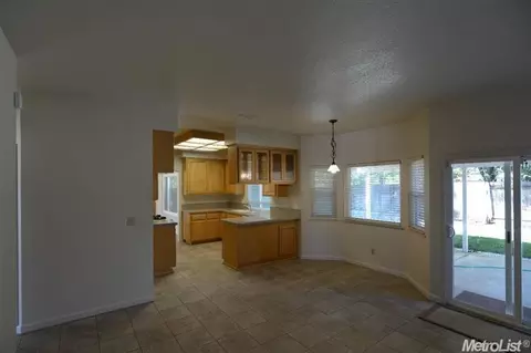 9434 Soaring Oaks Dr, Elk Grove, CA 95758 photo 10