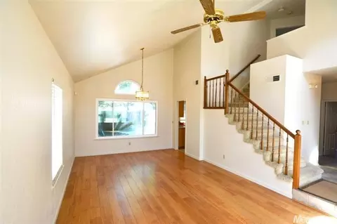 9434 Soaring Oaks Dr, Elk Grove, CA 95758 photo 7