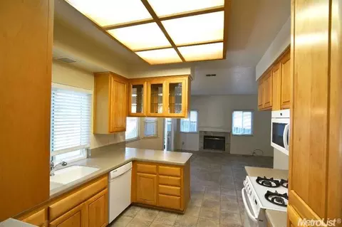 9434 Soaring Oaks Dr, Elk Grove, CA 95758 photo 11