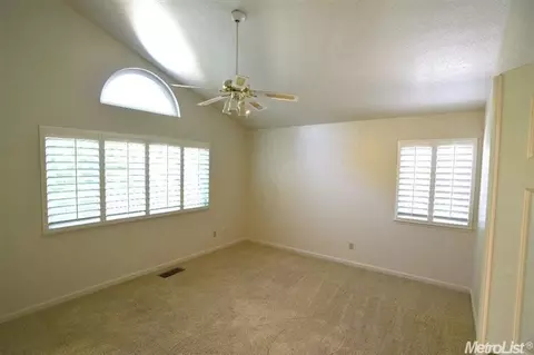 9434 Soaring Oaks Dr, Elk Grove, CA 95758 photo 12