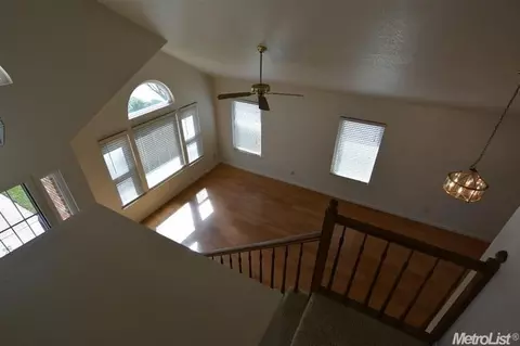 9434 Soaring Oaks Dr, Elk Grove, CA 95758 photo 8