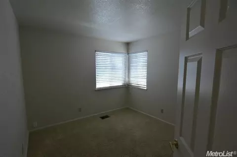 9434 Soaring Oaks Dr, Elk Grove, CA 95758 photo 18