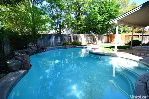 9434 Soaring Oaks Dr, Elk Grove, CA 95758 photo 5