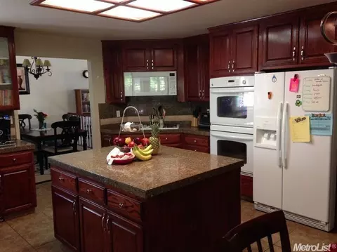 2712 Lake Front Ct, Modesto, CA 95355 photo 2