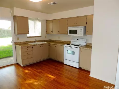 1014 1st St, Galt, CA 95632 photo 3