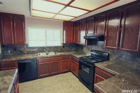 2336 Quail Run Ct, Modesto, CA 95355 photo 2