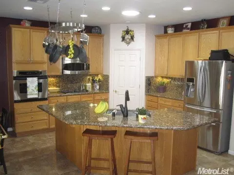 775 Mount Rushmore Ave, Tracy, CA 95377 photo 2