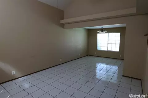 2100 Walnut Haven Dr, Modesto, CA 95355 photo 3