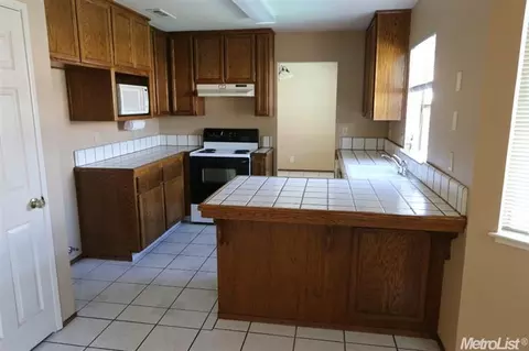 2100 Walnut Haven Dr, Modesto, CA 95355 photo 2