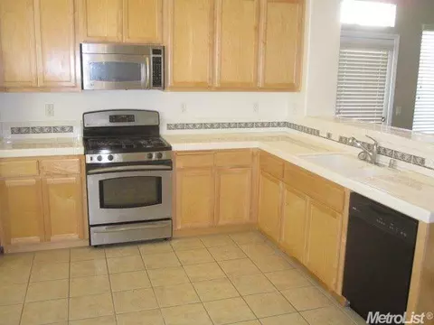 4153 Middlefield Dr, Tracy, CA 95377 photo 2
