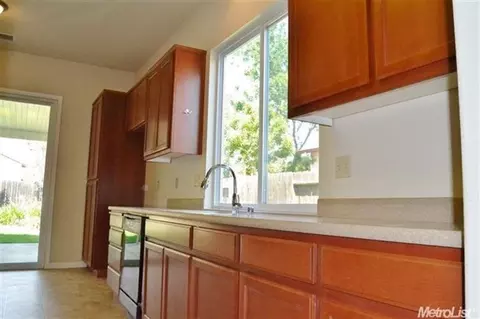 3821 Chedworth Ln, Modesto, CA 95355 photo 11