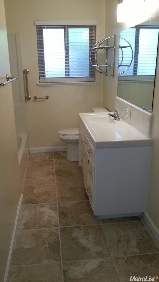 1136 El Vecino Ave, Modesto, CA 95350 photo 9