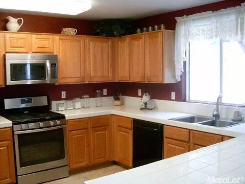 452 Red Robin Dr, Patterson, CA 95363 photo 9