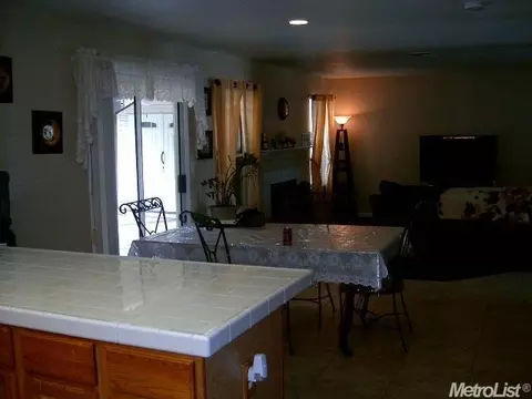 452 Red Robin Dr, Patterson, CA 95363 photo 8