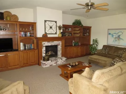21096 E Rose Clover Ln, Linden, CA 95236 photo 4