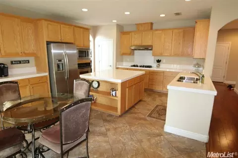 3818 Old Oak Dr, Ceres, CA 95307 photo 5