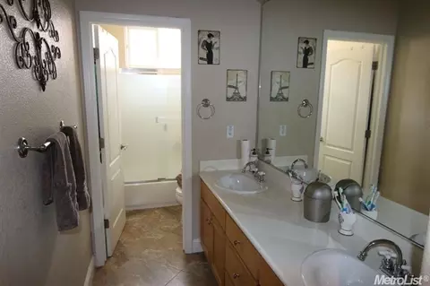 3818 Old Oak Dr, Ceres, CA 95307 photo 12