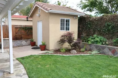 3818 Old Oak Dr, Ceres, CA 95307 photo 2