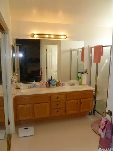 210 W Boesch Dr, Ripon, CA 95366 photo 8