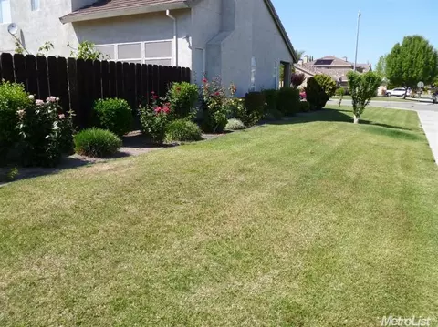 210 W Boesch Dr, Ripon, CA 95366 photo 2