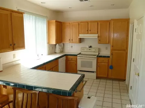 210 W Boesch Dr, Ripon, CA 95366 photo 6