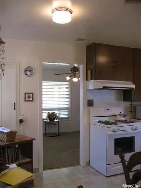 708 N School St, Lodi, CA 95240 photo 5