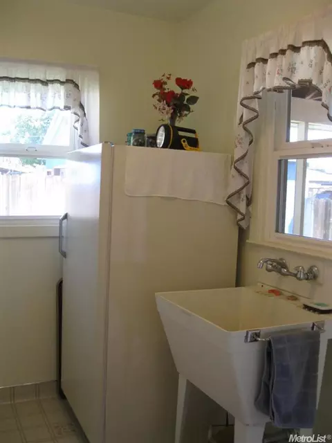 708 N School St, Lodi, CA 95240 photo 13