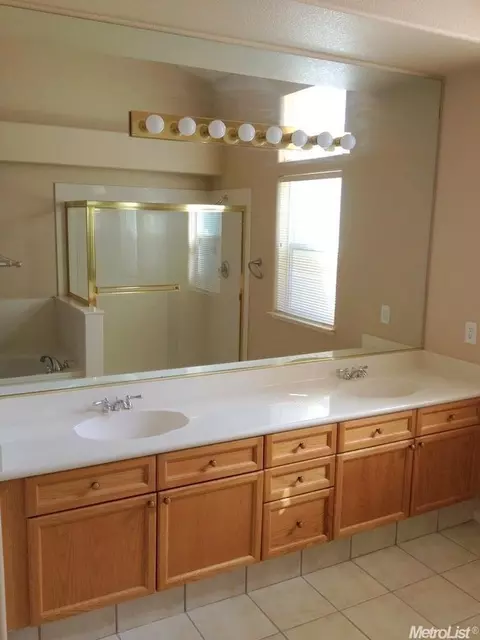 2120 Wimbledon Ct, Modesto, CA 95355 photo 9