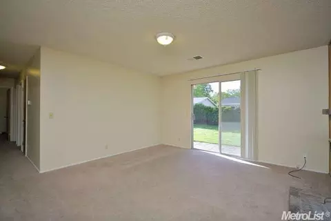 2762 Belmont Dr, Davis, CA 95618 photo 4