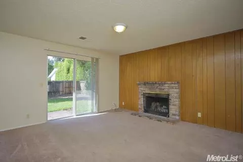 2762 Belmont Dr, Davis, CA 95618 photo 2