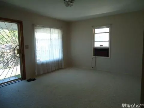 242 E Vine St, Lodi, CA 95240 photo 5
