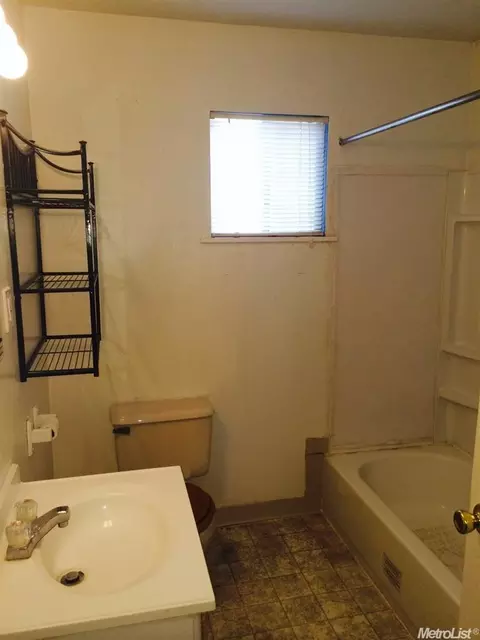 4905 Okmulgee Ave, Olivehurst, CA 95961 photo 8