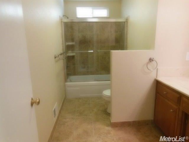 2240 E Canal Dr, Turlock, CA 95380 photo 9